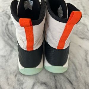 SOREL kids Whitney snow boots size 6